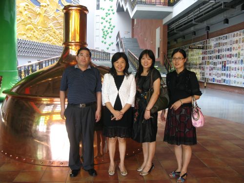 增城市副市长叶鸿(左二)及增城市旅游局局长史寿山图片